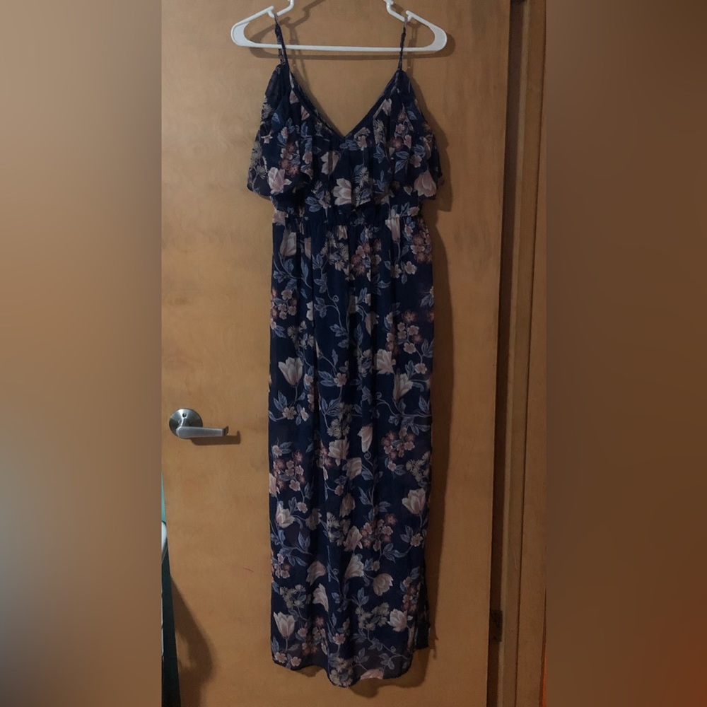 Cold shoulder chiffon floral maxi w/ slit